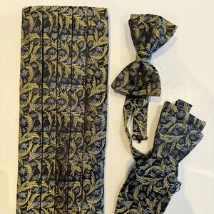 Silk Cummerbund with 2 matching bow ties.